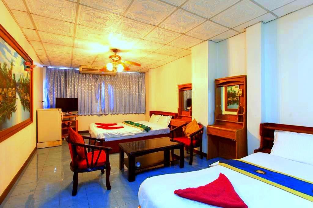 Walking Street Encore Hotel Паттая Екстер'єр фото